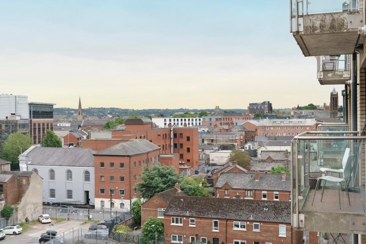 Stylish Centre 2 Bedroom With Cityscape View Apartment *